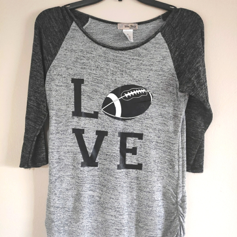 5/$25 Maternity shirt Size S